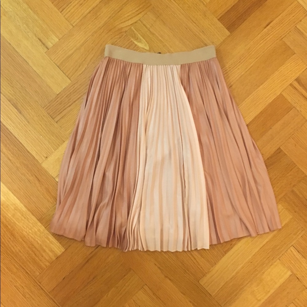 Bcbg pleated skirt